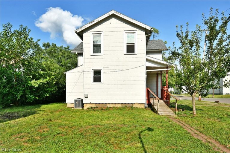 304 Cherry Avenue, Niles, OH - Photo 5