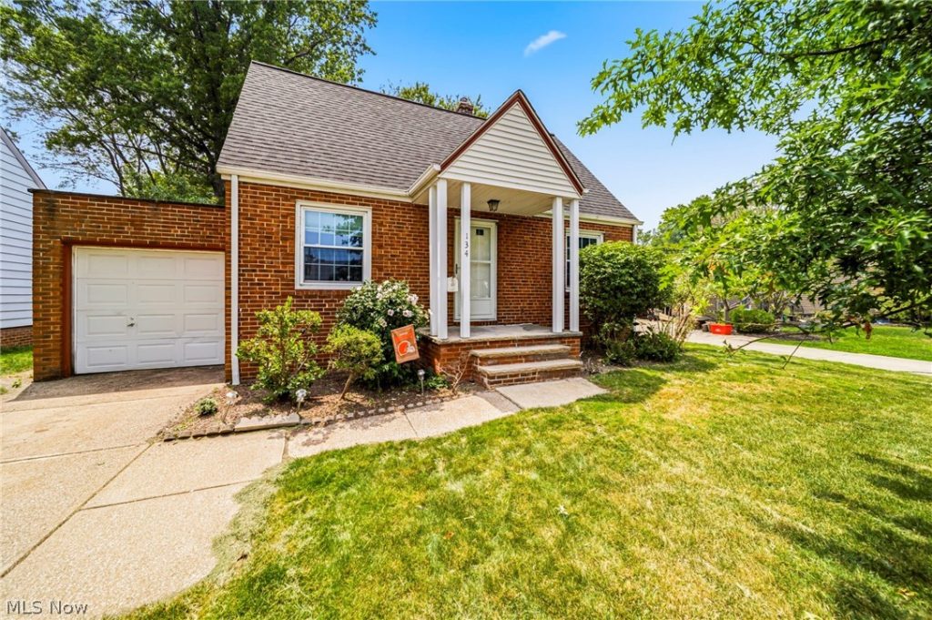 134 293rd Street, Willowick, OH