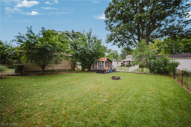 7611 Manor Drive, Mentor on the Lake, OH - Photo 5