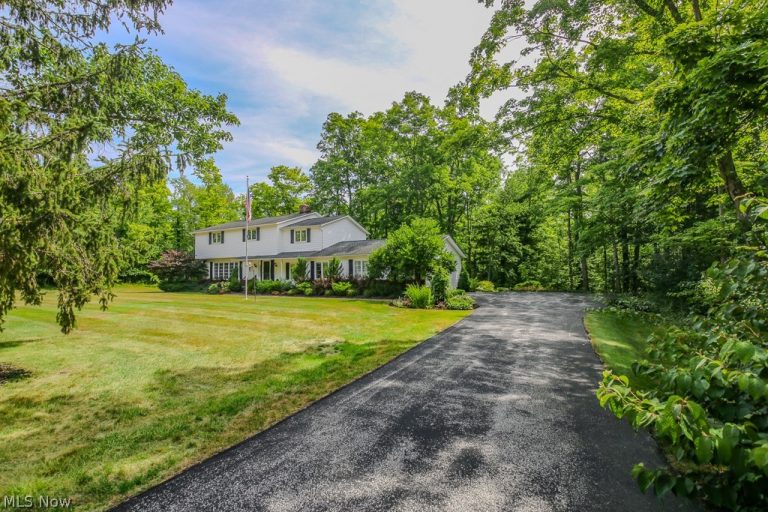 12181 Shiloh Drive, Chesterland, OH - Photo 2