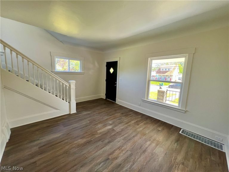 15264 Broadway Avenue, Maple Heights, OH - Photo 4