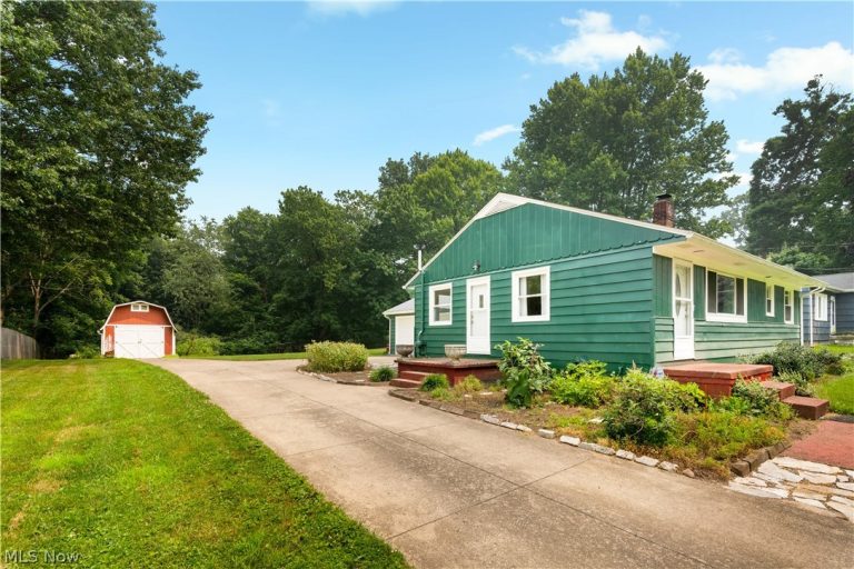 13526 Glenvale Avenue, Uniontown, OH, 44685