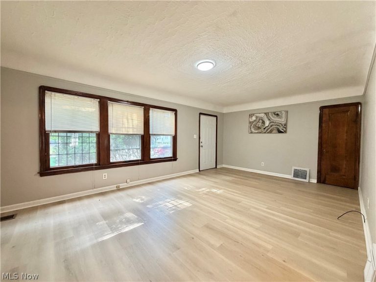 1537 Genesee Road, South Euclid, OH - Photo 3