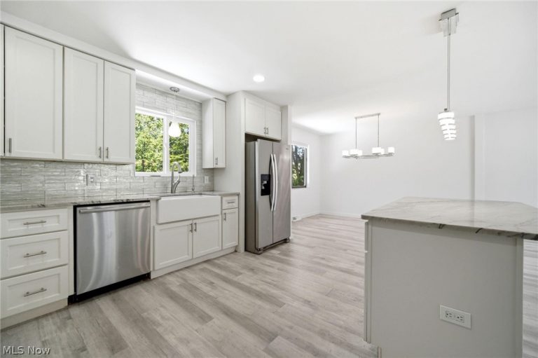 5864 North Oval, Solon, OH - Photo 2