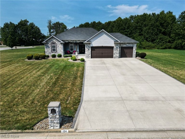 124 Cedars Drive, Poland, OH, 44514