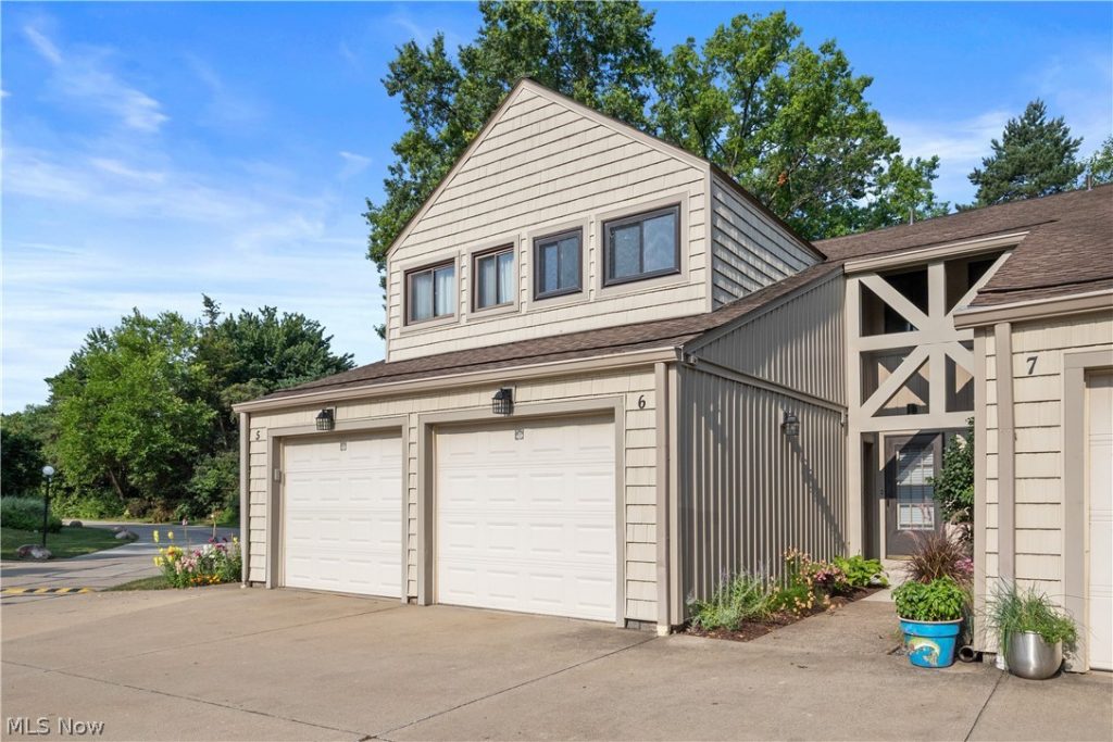 6 Landings Way, Avon Lake, OH