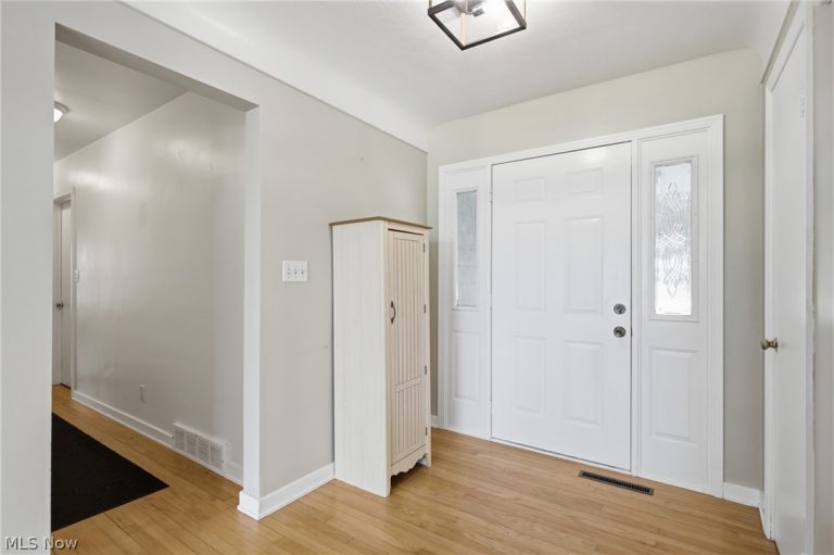26737 Akins Road, Columbia Station, OH - Photo 8