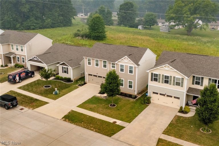 147 Springvale Drive, Amherst, OH - Photo 5