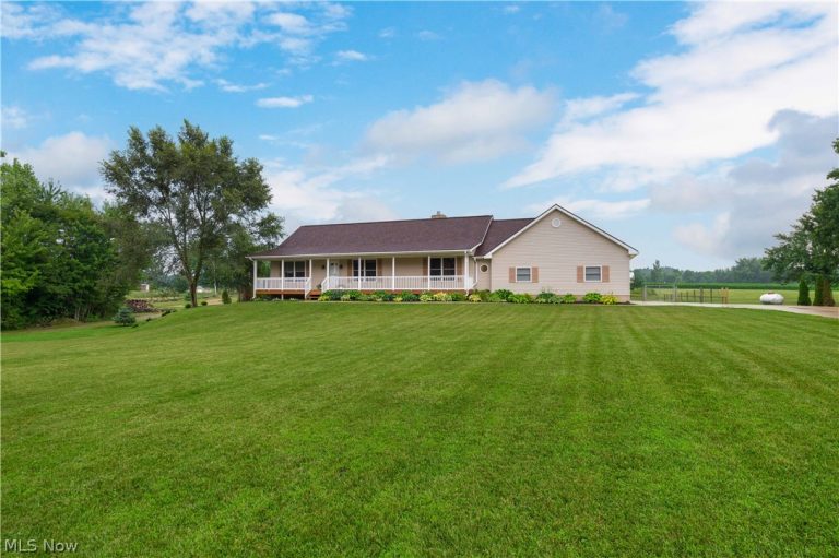 36055 Dellwood Road, Grafton, OH - Photo 2