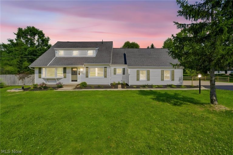 17911 Snyder Road, Chagrin Falls, OH - Photo 3