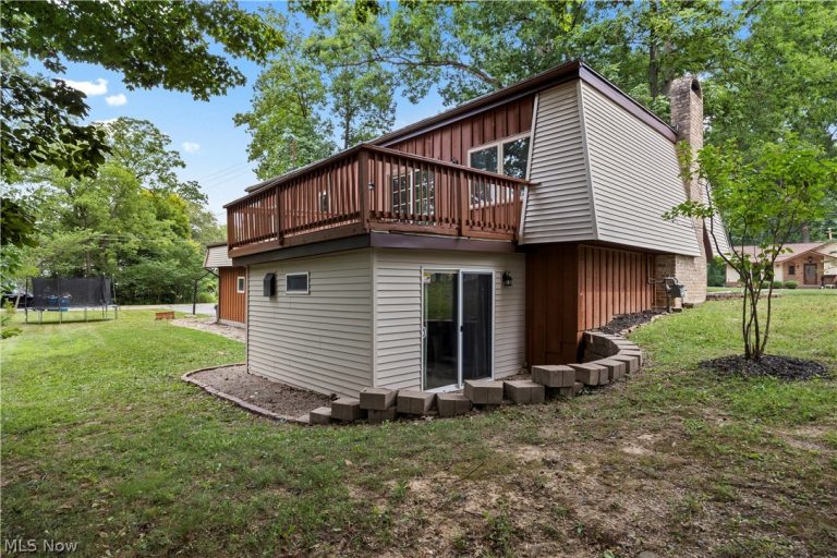 823 Willow Hollow Court, Amherst, OH - Photo 2