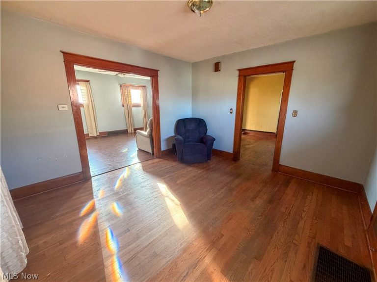 2426 Shirley Road, Youngstown, OH - Photo 8