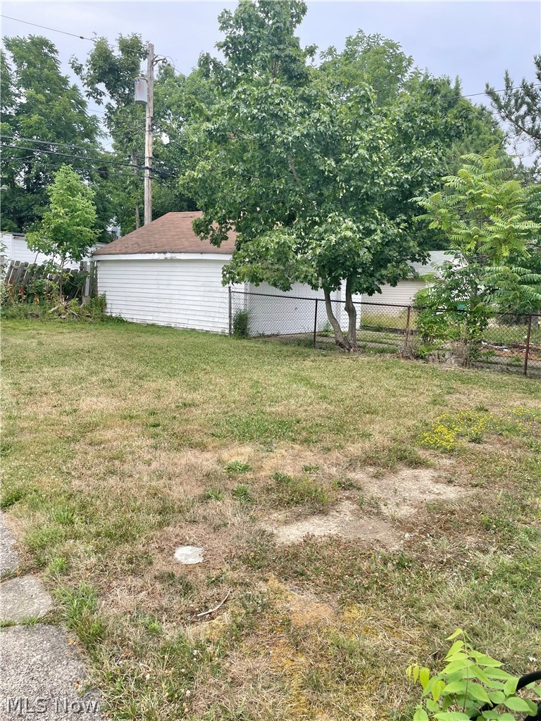 18807 Longview Avenue, Maple Heights, OH - Photo 3