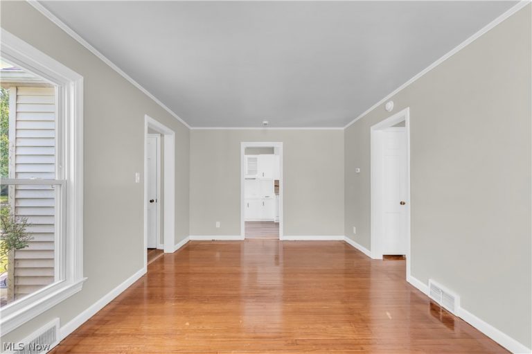 21106 Gardenview Drive, Maple Heights, OH - Photo 4