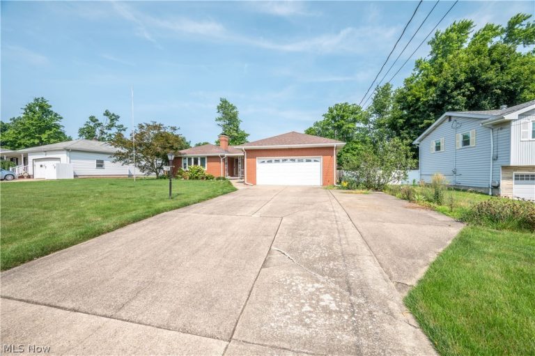 1788 Lancaster Drive, Austintown, OH - Photo 2