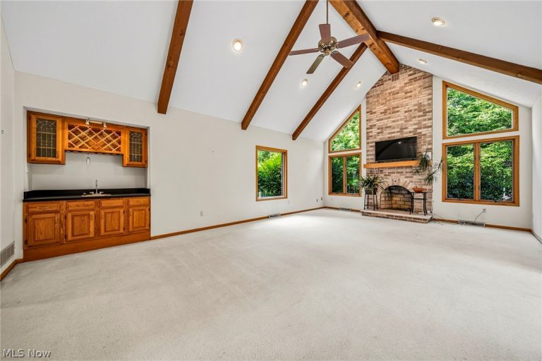 2898 Oakwood Drive, Willoughby Hills, OH - Photo 6