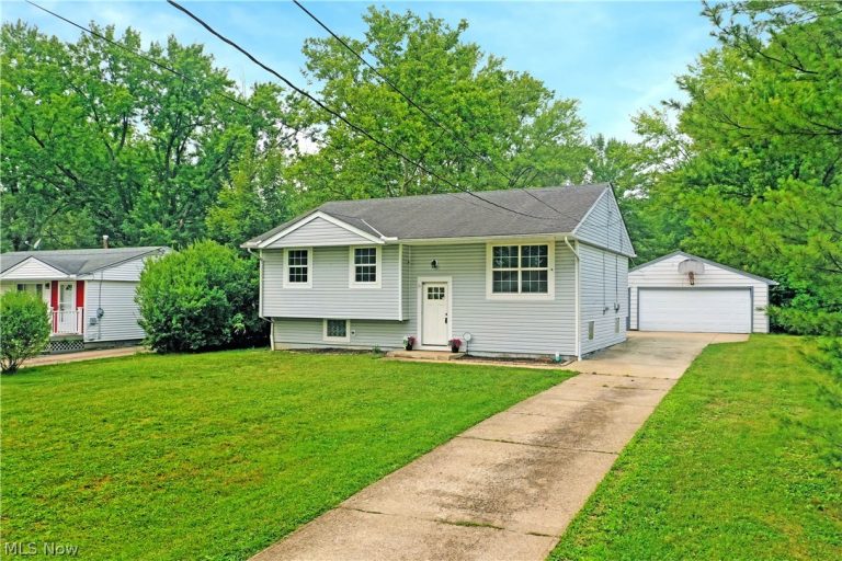 8143 Venice Heights Drive, Warren, OH - Photo 2