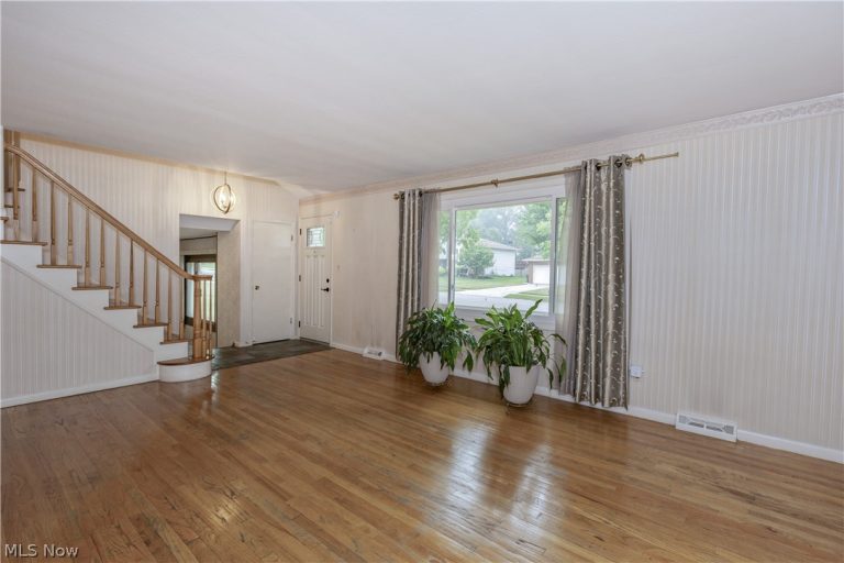 4945 Hartley Drive, Lyndhurst, OH - Photo 2