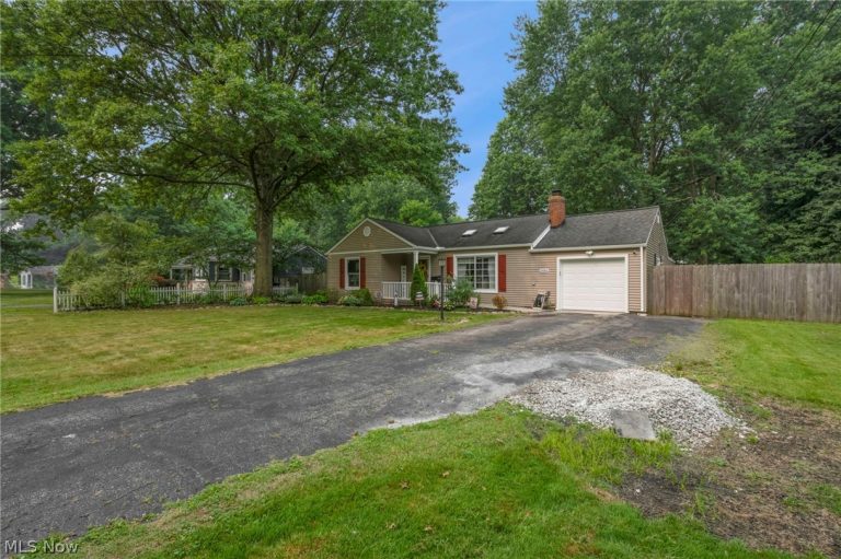 5950 Louis Drive, North Olmsted, OH - Photo 2