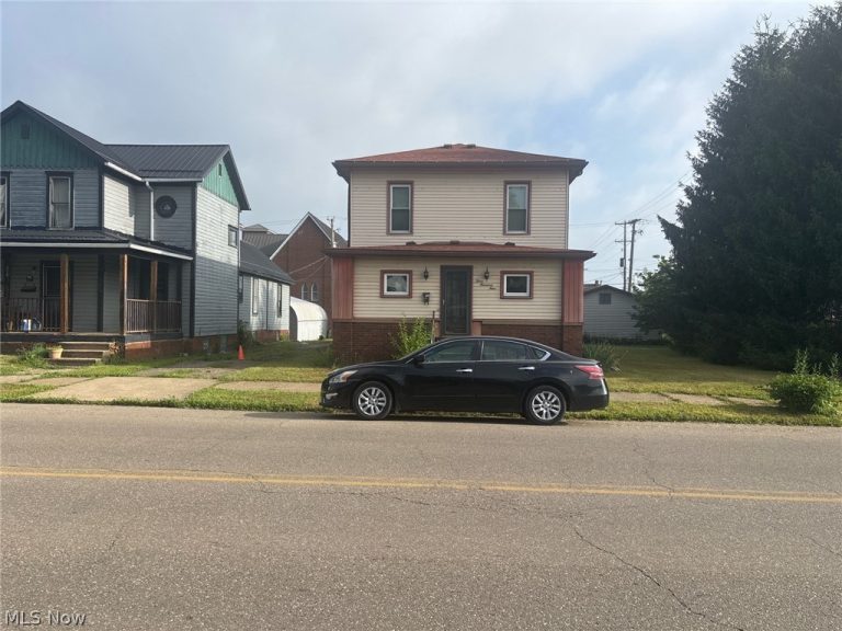 309 1st Street, Uhrichsville, OH, 44683