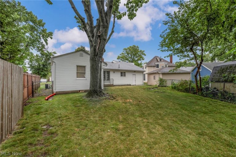1030 Hillsdale Avenue, Lorain, OH - Photo 5