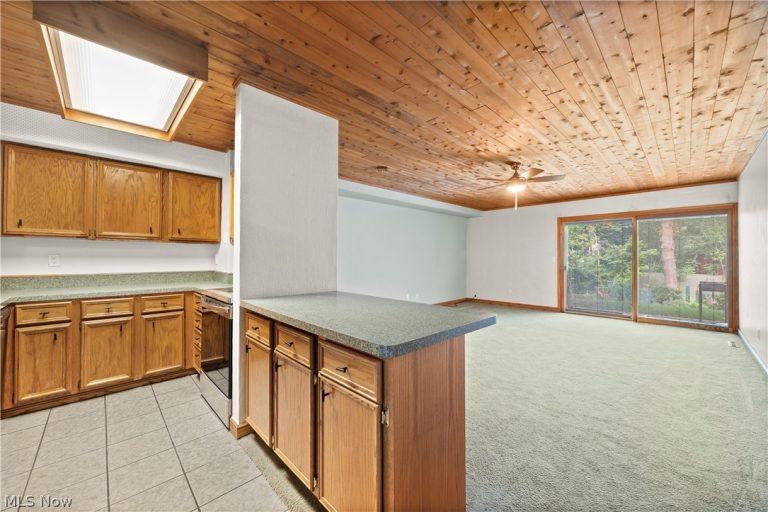6 Landings Way, Avon Lake, OH - Photo 5