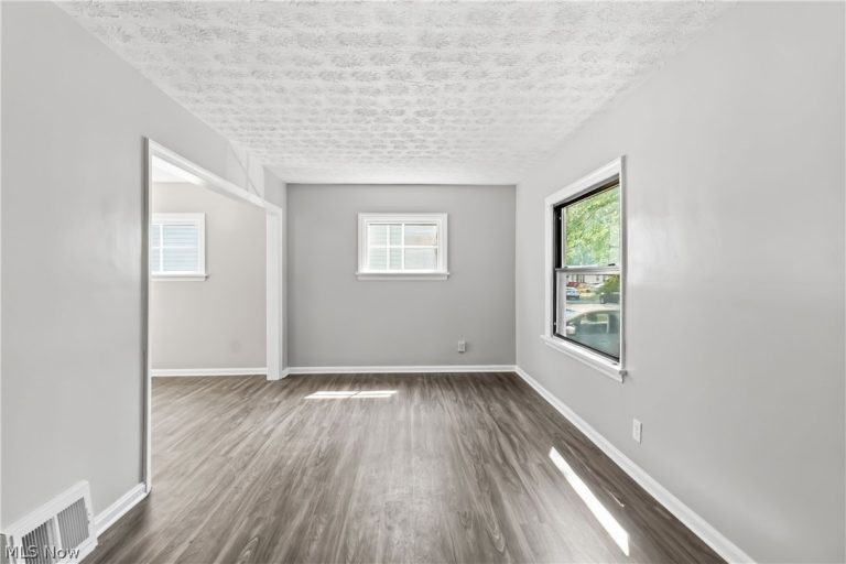12904 Brookfield Avenue, Cleveland, OH - Photo 4