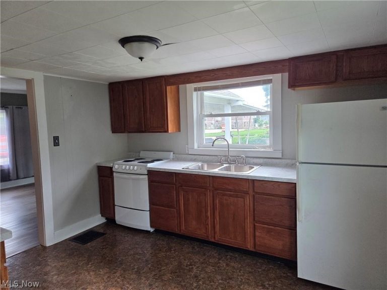 208 Main Street, New Concord, OH - Photo 6