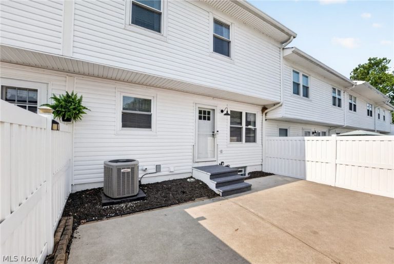 2040 Carlile Drive, Uniontown, OH - Photo 5