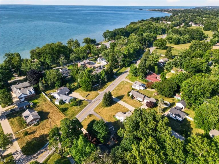 3912 Lake Road, Saybrook, OH - Photo 5