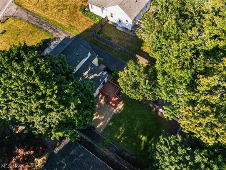 3912 Lake Road, Saybrook, OH - Photo 2
