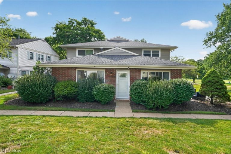 3826 Twin Pines Drive, Green, OH, 44685