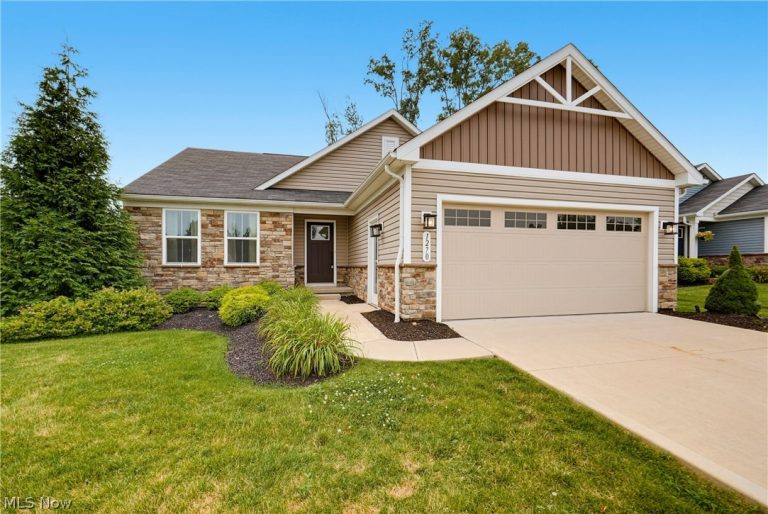 1270 Hidden Lake Boulevard, Akron, OH - Photo 3