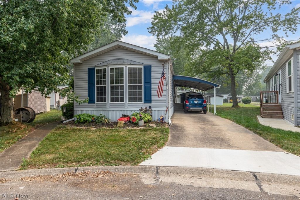 15 Elgin Oval, Olmsted Twp, OH