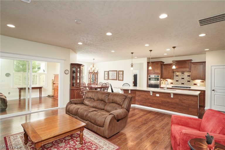 531 Arbor Lane, Akron, OH - Photo 6