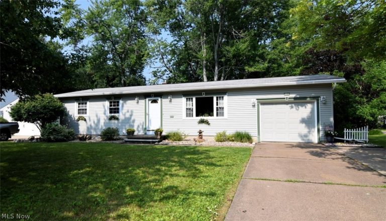 594 Terra Lane, Amherst, OH - Photo 3