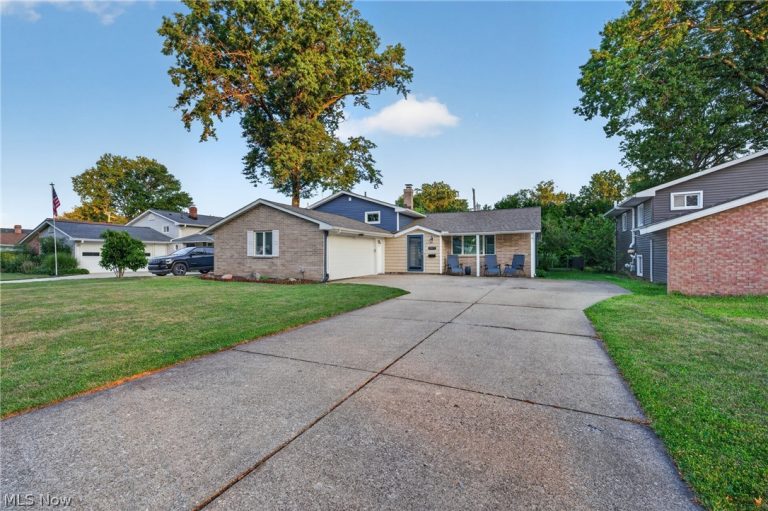 25077 Deerfield Drive, North Olmsted, OH, 44070