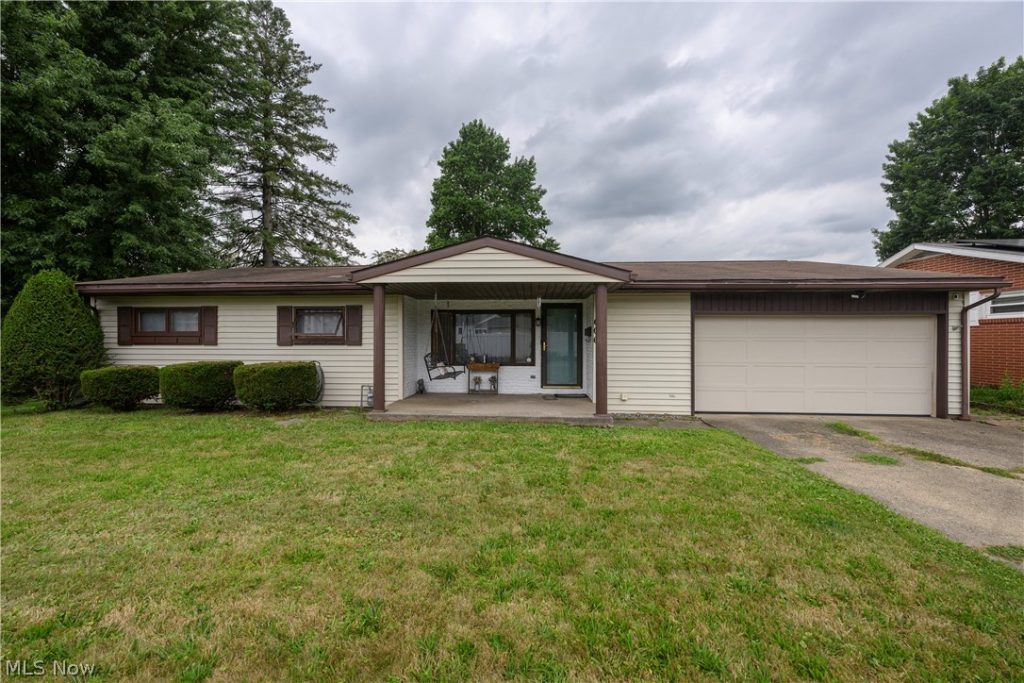 606 10th Drive, New Philadelphia, OH