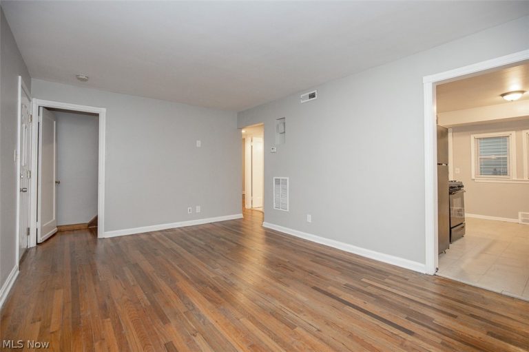 660 260th Street, Euclid, OH - Photo 5
