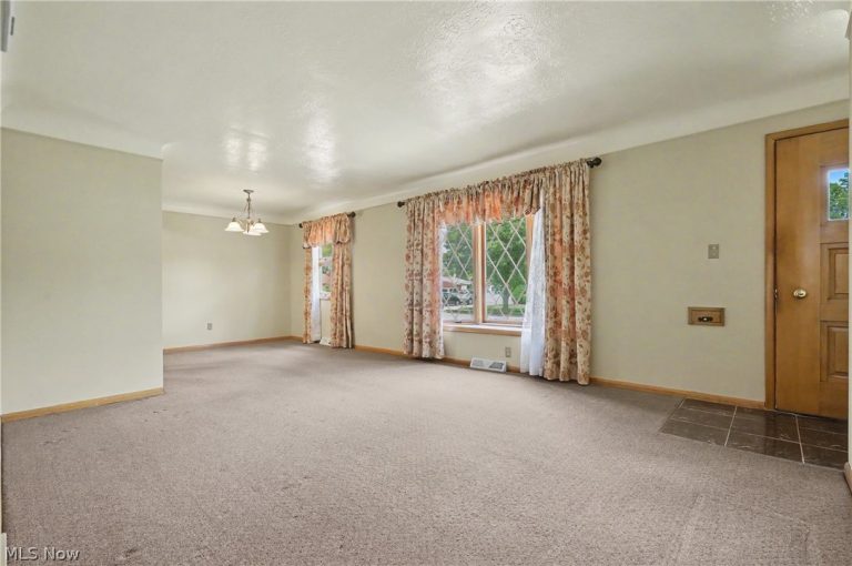 11905 Ronald Drive, Parma, OH - Photo 5