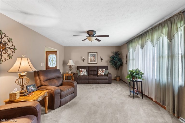 56062 Governor Drive, Bellaire, OH - Photo 6