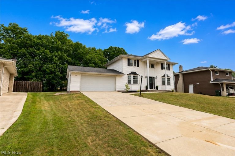 5216 Sassafras Drive, Parma, OH - Photo 2