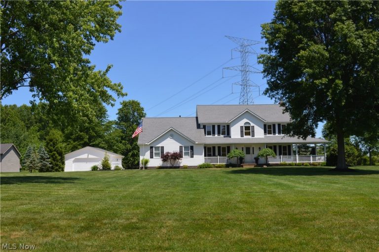7600 Meadowood Drive, Canfield, OH - Photo 2