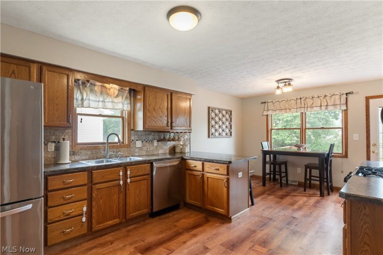 835 Johnny K Boulevard, Hubbard, OH - Photo 3
