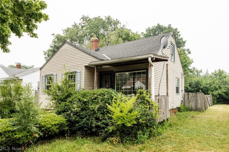 16906 Holly Hill Drive, Cleveland, OH - Photo 2