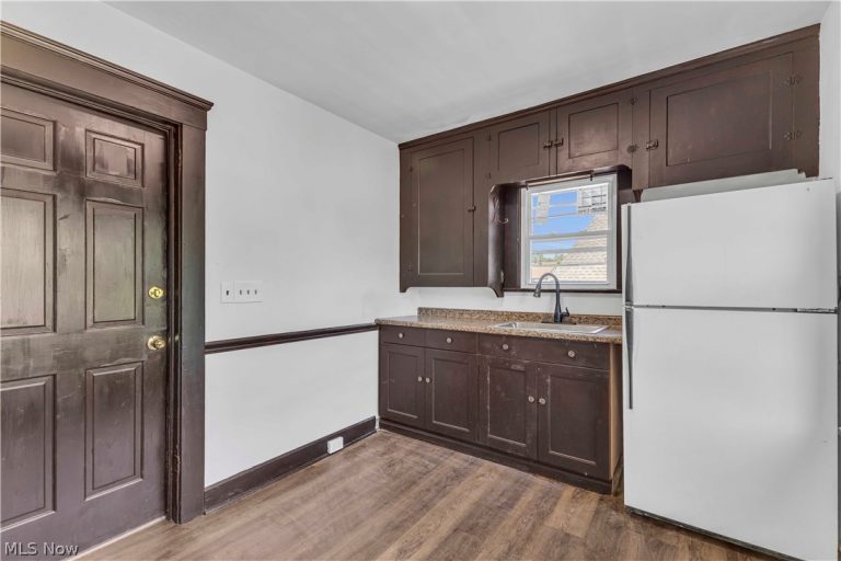 4270 Valley Road, Cleveland, OH - Photo 6