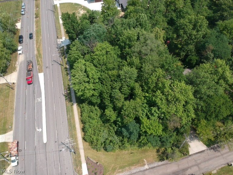 Winding Way, Brecksville, OH, 44141