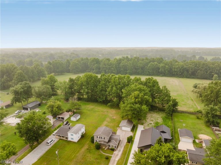 33721 Henwell Road, Columbia Station, OH - Photo 4