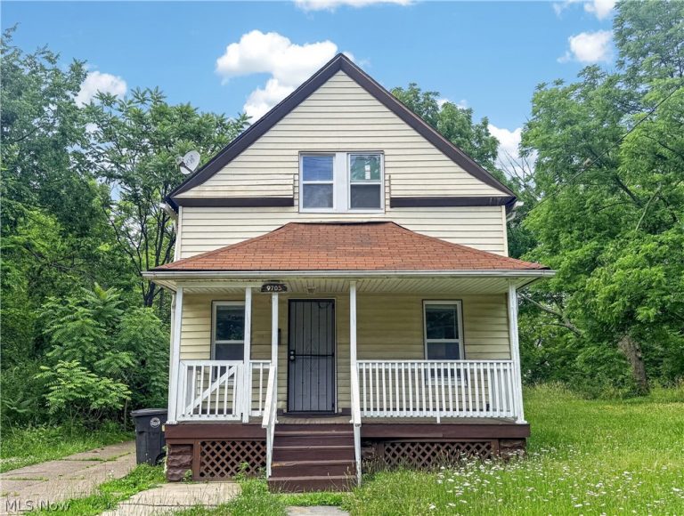 9705 Orleans Avenue, Cleveland, OH - Photo 2
