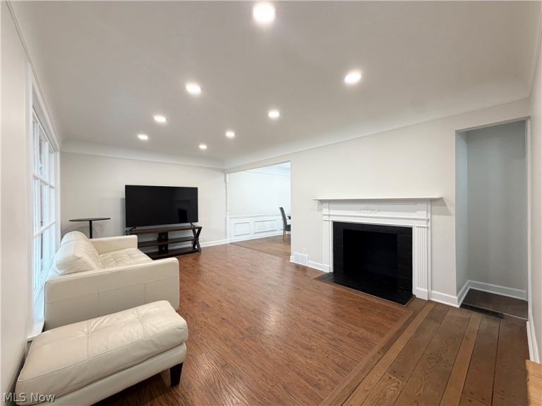 1307 Ford Road, Lyndhurst, OH - Photo 3